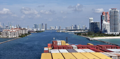 Cerca simile N. file: 290063976 Large cargo container ship entering port of Miami (photo by Mariusz)